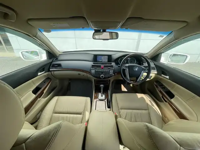 ホンダ インスパイア 千葉県 2011(平23)年 2.5万km ホワイトオーキッドパール ユーザー買取車両/純正メーカーナビ/・ワンセグ/BT/DVD/CD/AUX/バックカメラ/ステアリングスイッチ/ETC/クルーズコントロール/キーレスエントリー/レザーシート/シートヒーター(D/N席)/ハロゲンヘッドライト/オートライト/フォグライト/純正フロアマット/純正17インチAW