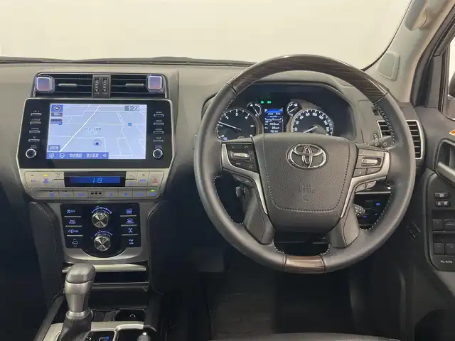 トヨタ ランドクルーザー プラド TZ－G 岡山県 2022(令4)年 2.7万km ホワイトパールクリスタルシャイン モデリスタエアロ/サンルーフ/トヨタセーフティセンス/・衝突軽減ブレーキ/・車線逸脱警報（レーンキープアシスト）/・オートマチックハイビーム/・レーダークルーズコントロール/・ブラインドスポットモニター/純正ナビ（T-Connect)/フルセグTV（AM.FM.TV.BT）/４WD/全方位カメラ/パワーシート（D+N席）/シートヒーター（D+N席）/シートエアコン（D+N席）/センターデフロック/サイドステップ/ヒルディセントコントロール/電動コラム/ETC2.0/アイドリングストップ/１９インチ純正AW/純正フロアマット