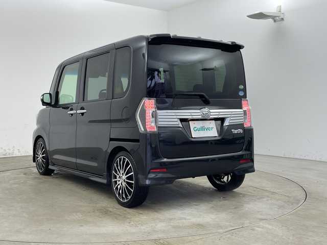 ダイハツ タント カスタム X トップED SA Ⅲ 兵庫県 2017(平29)年 6.1万km ブラックマイカメタリック ・社外ナビ/TV/USB/CD/AM/FM/・バックカメラ/・スマートアシストIII/・衝突回避支援ブレーキ機能/・衝突警報機能/・誤発進抑制制御機能/・ブレーキ制御付誤発進抑制機能/・車線逸脱警報/・路側逸脱抑制機能/・ふらつき警報/・先行車発進お知らせ機能/・オートハイビーム/・片側パワースライドドア/・ステアリングスイッチ/・ファブリック＋ソフトレザー調シート/・社外16インチアルミホイール/・LEDヘッドライト/・フォグランプ/・ETC/・前方ドライブレコーダー/・スマートキー/・取扱説明書/・保証書