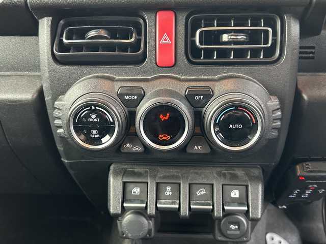 スズキ ジムニー XC 山口県 2020(令2)年 6.5万km ジャングルグリーン 社外ナビ　/　・Ｂｌｕｅｔｏｏｔｈ　/　・バックカメラ　/　・ＳＤ　/　・ＵＳＢ　/　・フルセグＴＶ　/ドライブレコーダー　　/クルコン　/Ｐｉｏｎｅｅｒスピーカー　/シートヒーター　/純正１６インチＡＷ　/レーンキープアシスト　/純正フロアマット/ルーフレール