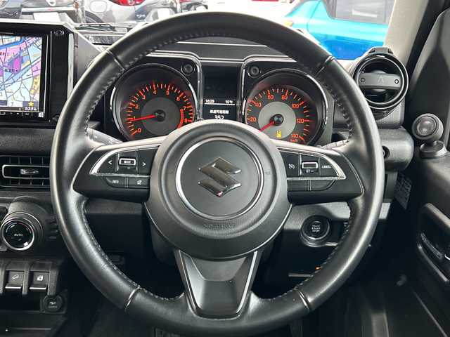 スズキ ジムニー XC 山口県 2020(令2)年 6.5万km ジャングルグリーン 社外ナビ　/　・Ｂｌｕｅｔｏｏｔｈ　/　・バックカメラ　/　・ＳＤ　/　・ＵＳＢ　/　・フルセグＴＶ　/ドライブレコーダー　　/クルコン　/Ｐｉｏｎｅｅｒスピーカー　/シートヒーター　/純正１６インチＡＷ　/レーンキープアシスト　/純正フロアマット/ルーフレール