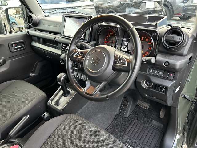 スズキ ジムニー XC 山口県 2020(令2)年 6.5万km ジャングルグリーン 社外ナビ　/　・Ｂｌｕｅｔｏｏｔｈ　/　・バックカメラ　/　・ＳＤ　/　・ＵＳＢ　/　・フルセグＴＶ　/ドライブレコーダー　　/クルコン　/Ｐｉｏｎｅｅｒスピーカー　/シートヒーター　/純正１６インチＡＷ　/レーンキープアシスト　/純正フロアマット/ルーフレール