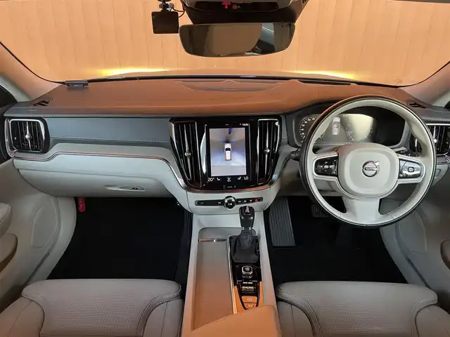 ボルボ Ｖ６０ T5 インスクリプション 愛知県 2018(平30)年 3.6万km デニムブルーメタリック ・アダプティブクルーズコントロール/・純正ＨＤＤナビ／ＵＳＢ／Ｂｌｕｅｔｏｏｔｈ／ＣＤ／ＤＶＤ／ＡｐｐｌｅＣａｒＰｌａｙ/・全方位カメラ/・白革シート／シートヒーター/・社外前後ドライブレコーダー/・フルセグ/・ETC/・純正19AW/・パーキングアシスト/・アイドリングストップ/・スマートキー/・スペアキー/・パワーシート/・レーンキープアシスト/・オートライト/・LEDライト/・自動駐車/・保証書
