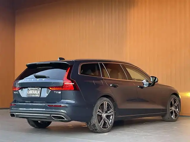 ボルボ Ｖ６０ T5 インスクリプション 愛知県 2018(平30)年 3.6万km デニムブルーメタリック ・アダプティブクルーズコントロール/・純正ＨＤＤナビ／ＵＳＢ／Ｂｌｕｅｔｏｏｔｈ／ＣＤ／ＤＶＤ／ＡｐｐｌｅＣａｒＰｌａｙ/・全方位カメラ/・白革シート／シートヒーター/・社外前後ドライブレコーダー/・フルセグ/・ETC/・純正19AW/・パーキングアシスト/・アイドリングストップ/・スマートキー/・スペアキー/・パワーシート/・レーンキープアシスト/・オートライト/・LEDライト/・自動駐車/・保証書