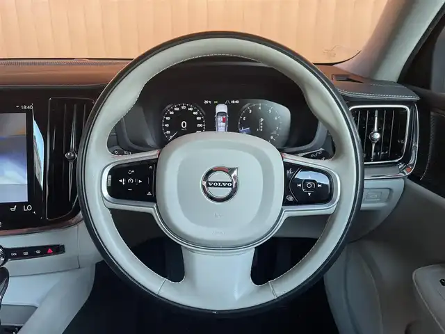 ボルボ Ｖ６０ T5 インスクリプション 愛知県 2018(平30)年 3.6万km デニムブルーメタリック ・アダプティブクルーズコントロール/・純正ＨＤＤナビ／ＵＳＢ／Ｂｌｕｅｔｏｏｔｈ／ＣＤ／ＤＶＤ／ＡｐｐｌｅＣａｒＰｌａｙ/・全方位カメラ/・白革シート／シートヒーター/・社外前後ドライブレコーダー/・フルセグ/・ETC/・純正19AW/・パーキングアシスト/・アイドリングストップ/・スマートキー/・スペアキー/・パワーシート/・レーンキープアシスト/・オートライト/・LEDライト/・自動駐車/・保証書