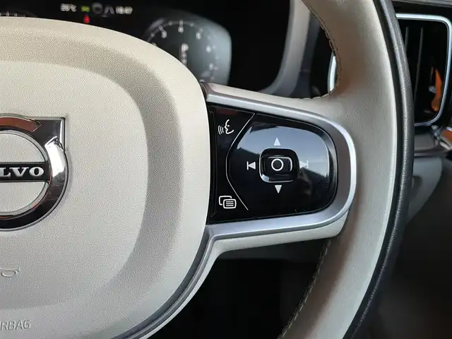 ボルボ Ｖ６０ T5 インスクリプション 愛知県 2018(平30)年 3.6万km デニムブルーメタリック ・アダプティブクルーズコントロール/・純正ＨＤＤナビ／ＵＳＢ／Ｂｌｕｅｔｏｏｔｈ／ＣＤ／ＤＶＤ／ＡｐｐｌｅＣａｒＰｌａｙ/・全方位カメラ/・白革シート／シートヒーター/・社外前後ドライブレコーダー/・フルセグ/・ETC/・純正19AW/・パーキングアシスト/・アイドリングストップ/・スマートキー/・スペアキー/・パワーシート/・レーンキープアシスト/・オートライト/・LEDライト/・自動駐車/・保証書