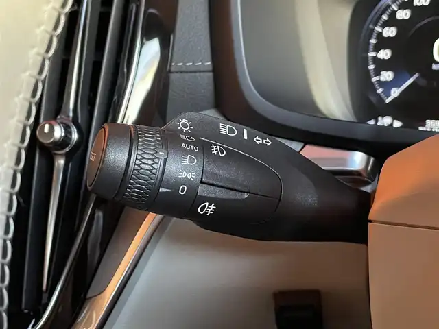 ボルボ Ｖ６０ T5 インスクリプション 愛知県 2018(平30)年 3.6万km デニムブルーメタリック ・アダプティブクルーズコントロール/・純正ＨＤＤナビ／ＵＳＢ／Ｂｌｕｅｔｏｏｔｈ／ＣＤ／ＤＶＤ／ＡｐｐｌｅＣａｒＰｌａｙ/・全方位カメラ/・白革シート／シートヒーター/・社外前後ドライブレコーダー/・フルセグ/・ETC/・純正19AW/・パーキングアシスト/・アイドリングストップ/・スマートキー/・スペアキー/・パワーシート/・レーンキープアシスト/・オートライト/・LEDライト/・自動駐車/・保証書