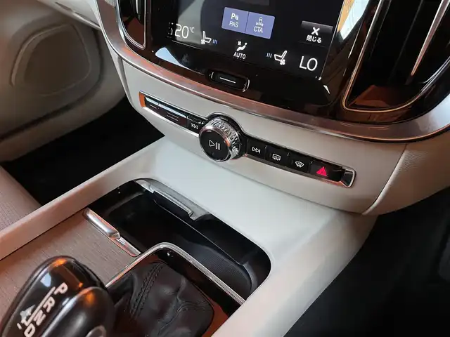 ボルボ Ｖ６０ T5 インスクリプション 愛知県 2018(平30)年 3.6万km デニムブルーメタリック ・アダプティブクルーズコントロール/・純正ＨＤＤナビ／ＵＳＢ／Ｂｌｕｅｔｏｏｔｈ／ＣＤ／ＤＶＤ／ＡｐｐｌｅＣａｒＰｌａｙ/・全方位カメラ/・白革シート／シートヒーター/・社外前後ドライブレコーダー/・フルセグ/・ETC/・純正19AW/・パーキングアシスト/・アイドリングストップ/・スマートキー/・スペアキー/・パワーシート/・レーンキープアシスト/・オートライト/・LEDライト/・自動駐車/・保証書