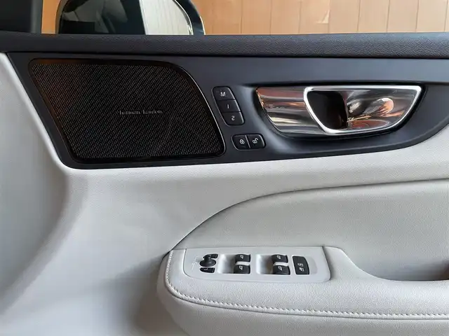 ボルボ Ｖ６０ T5 インスクリプション 愛知県 2018(平30)年 3.6万km デニムブルーメタリック ・アダプティブクルーズコントロール/・純正ＨＤＤナビ／ＵＳＢ／Ｂｌｕｅｔｏｏｔｈ／ＣＤ／ＤＶＤ／ＡｐｐｌｅＣａｒＰｌａｙ/・全方位カメラ/・白革シート／シートヒーター/・社外前後ドライブレコーダー/・フルセグ/・ETC/・純正19AW/・パーキングアシスト/・アイドリングストップ/・スマートキー/・スペアキー/・パワーシート/・レーンキープアシスト/・オートライト/・LEDライト/・自動駐車/・保証書