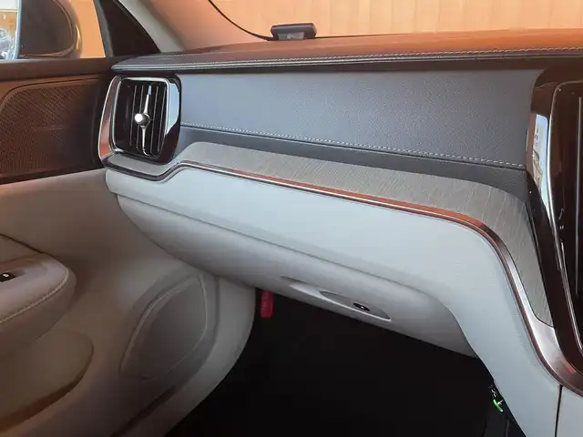 ボルボ Ｖ６０ T5 インスクリプション 愛知県 2018(平30)年 3.6万km デニムブルーメタリック ・アダプティブクルーズコントロール/・純正ＨＤＤナビ／ＵＳＢ／Ｂｌｕｅｔｏｏｔｈ／ＣＤ／ＤＶＤ／ＡｐｐｌｅＣａｒＰｌａｙ/・全方位カメラ/・白革シート／シートヒーター/・社外前後ドライブレコーダー/・フルセグ/・ETC/・純正19AW/・パーキングアシスト/・アイドリングストップ/・スマートキー/・スペアキー/・パワーシート/・レーンキープアシスト/・オートライト/・LEDライト/・自動駐車/・保証書