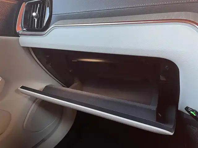ボルボ Ｖ６０ T5 インスクリプション 愛知県 2018(平30)年 3.6万km デニムブルーメタリック ・アダプティブクルーズコントロール/・純正ＨＤＤナビ／ＵＳＢ／Ｂｌｕｅｔｏｏｔｈ／ＣＤ／ＤＶＤ／ＡｐｐｌｅＣａｒＰｌａｙ/・全方位カメラ/・白革シート／シートヒーター/・社外前後ドライブレコーダー/・フルセグ/・ETC/・純正19AW/・パーキングアシスト/・アイドリングストップ/・スマートキー/・スペアキー/・パワーシート/・レーンキープアシスト/・オートライト/・LEDライト/・自動駐車/・保証書