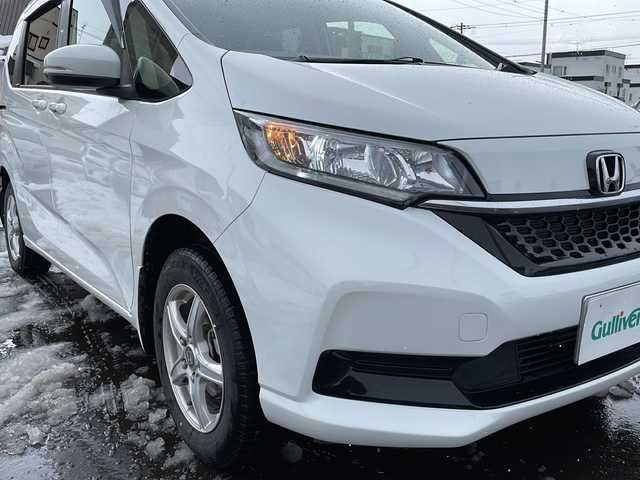 ホンダ フリード＋ G ホンダセンシング 道北・旭川 2022(令4)年 2万km プラチナホワイトパール 4WD/ワンオーナー/純正メモリナビ/ CD/DVD/SD/MSV/BT/USB/フルセグ/バックカメラ/衝突軽減ブレーキ/レーダークルーズコントロール/アイドリングストップ/レーンキープ /両側パワースライドドア /シートヒーター /ミラーヒーター /オートライト/LEDヘッドライト/フォグライト/ライトレベライザー /ビルトインETC/前後ドライブレコーダー/革調シートカバー/純正エンジンスターター /純正フロアマット/ドアバイザー/社外AWサマータイヤ積み込み