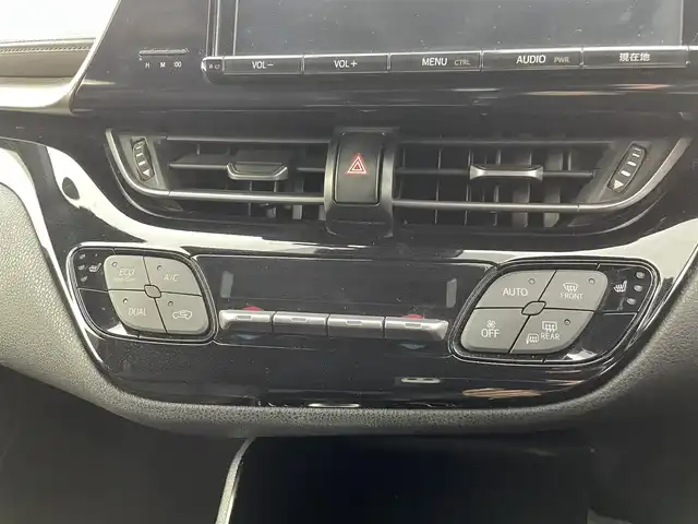 トヨタ Ｃ－ＨＲ G 熊本県 2017(平29)年 8.3万km ブラックマイカ 純正9インチナビNSZT-Y66T/DVD再生/Bluetooth/バックカメラ　/前方ドラレコ　/ＥＴＣ　/レザーシート/前席シートヒーター　/衝突軽減ブレーキ/クルーズコントロール/オートマチックハイビーム/スマートキー　/プッシュスタート　/ＬＥＤヘッドライト　/純正フロアマット