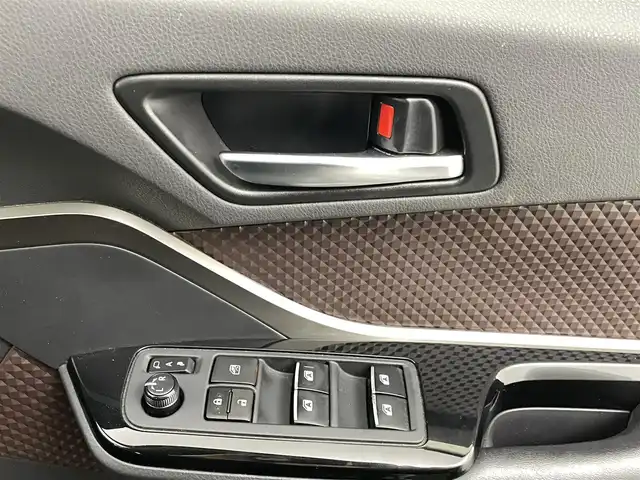 トヨタ Ｃ－ＨＲ G 熊本県 2017(平29)年 8.3万km ブラックマイカ 純正9インチナビNSZT-Y66T/DVD再生/Bluetooth/バックカメラ　/前方ドラレコ　/ＥＴＣ　/レザーシート/前席シートヒーター　/衝突軽減ブレーキ/クルーズコントロール/オートマチックハイビーム/スマートキー　/プッシュスタート　/ＬＥＤヘッドライト　/純正フロアマット