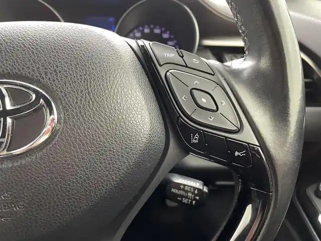 トヨタ Ｃ－ＨＲ G 熊本県 2017(平29)年 8.3万km ブラックマイカ 純正9インチナビNSZT-Y66T/DVD再生/Bluetooth/バックカメラ　/前方ドラレコ　/ＥＴＣ　/レザーシート/前席シートヒーター　/衝突軽減ブレーキ/クルーズコントロール/オートマチックハイビーム/スマートキー　/プッシュスタート　/ＬＥＤヘッドライト　/純正フロアマット