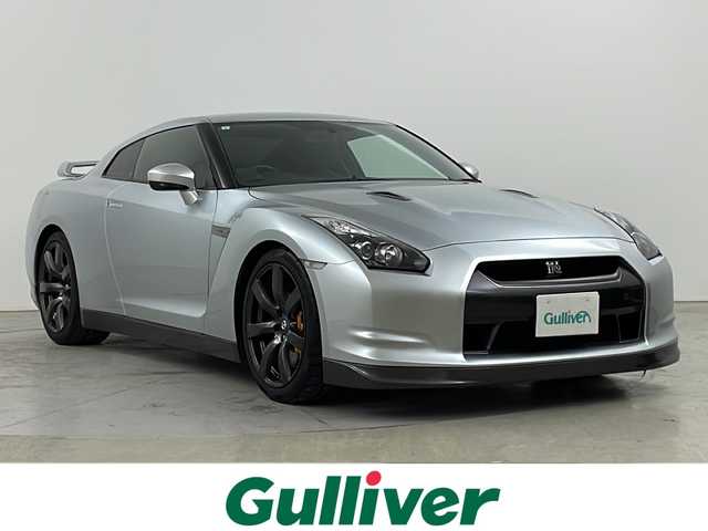 日産 ＧＴ－Ｒ プレミアムエディション 道央・札幌 2009(平21)年 1万km アルティメイトメタルシルバー ・４WD/ツインターボ/・BOSEサウンドシステム/・純正HDDメーカーナビ/（CD/DVD/AM/FM/ワンセグTV）/・HIDヘッドライト/・クルーズコントロール/・プッシュスタート/・スマートキー/・バックカメラ/・純正フロアマット/・レーダー探知機/・ETC/・横滑り防止装置/・盗難防止装置
