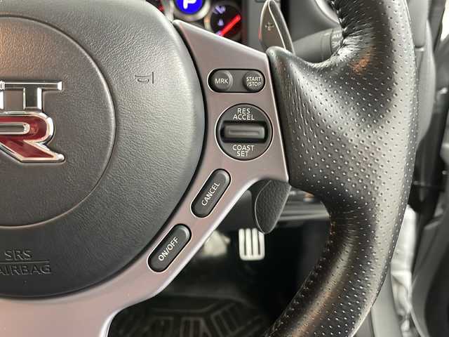 日産 ＧＴ－Ｒ プレミアムエディション 道央・札幌 2009(平21)年 1万km アルティメイトメタルシルバー ・４WD/ツインターボ/・BOSEサウンドシステム/・純正HDDメーカーナビ/（CD/DVD/AM/FM/ワンセグTV）/・HIDヘッドライト/・クルーズコントロール/・プッシュスタート/・スマートキー/・バックカメラ/・純正フロアマット/・レーダー探知機/・ETC/・横滑り防止装置/・盗難防止装置