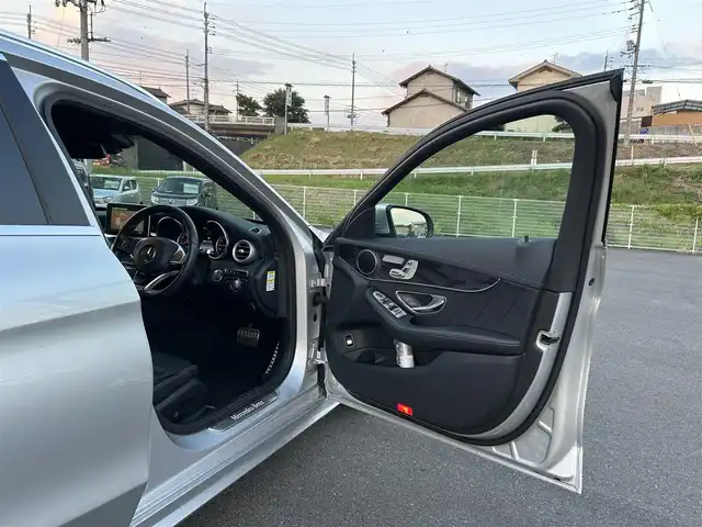 メルセデス・ベンツ Ｃ１８０ ワゴン スポーツ 岡山県 2015(平27)年 3.6万km イリジウムシルバー 純正8.4インチワイドディスプレイCOMANDシステムナビ/フルセグTV、CD、DVD、Bluetooth、AM、FM/バックカメラ/クルーズコントロール/パワーシート/前席シートヒーター/レーダーセーフティパッケージ/・BASプラス/・リアCPA/・PRE-SAFEブレーキ/・アクティブブラインドスポットアシスト/・アクティブレーンキーピングアシスト/アクティブパーキングアシスト/クラッシュセンサー/AMGスポークアルミホイール/パドルシフト/ヘッドアップディスプレイ