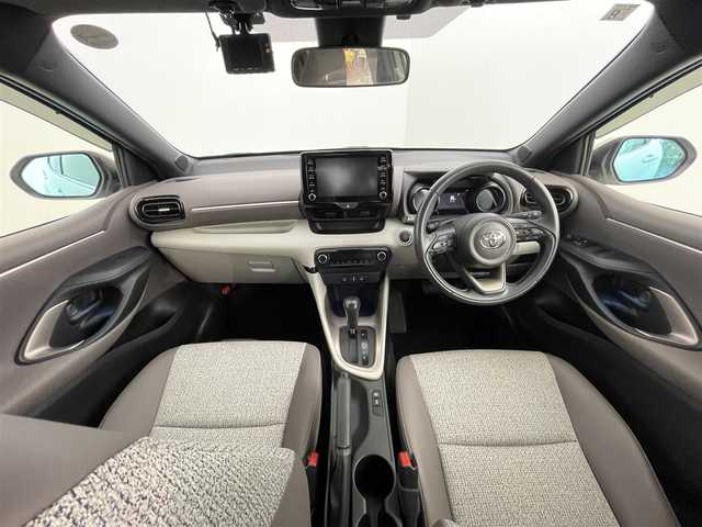 トヨタ ヤリス Z 道央・札幌 2020(令2)年 2.6万km ホワイトパールクリスタルシャイン ・４WD/・純正メモリナビ/　BT／USB／CD／DVD／フルセグ/・社外前後ドライブレコーダー/・純正ビルトインETC2.0/・バックカメラ/・レーダークルーズコントロール/・プリクラッシュセーフティ/・レーントレーシングアシスト/・クリアランスソナー/・パーキングサポートブレーキ/・ロードサインアシスト/・前席シートヒーター/・純正フロアマット/・社外スタッドレス14インチAW/・LEDヘッドライト/・オートライト/・オートマチックハイビーム/・プッシュスタート/・スマートキー×2
