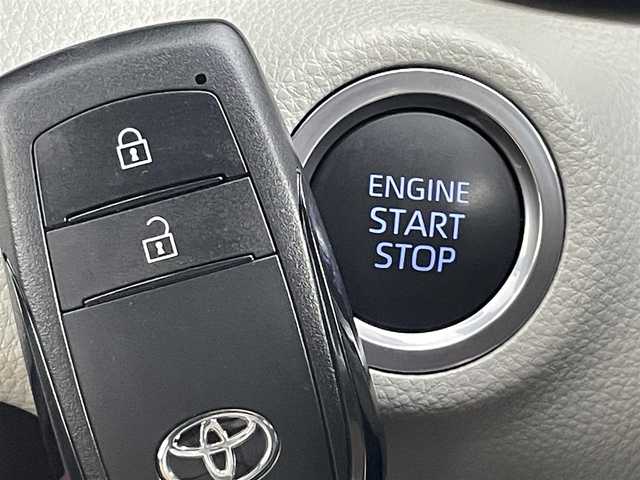 トヨタ ヤリス Z 道央・札幌 2020(令2)年 2.6万km ホワイトパールクリスタルシャイン ・４WD/・純正メモリナビ/　BT／USB／CD／DVD／フルセグ/・社外前後ドライブレコーダー/・純正ビルトインETC2.0/・バックカメラ/・レーダークルーズコントロール/・プリクラッシュセーフティ/・レーントレーシングアシスト/・クリアランスソナー/・パーキングサポートブレーキ/・ロードサインアシスト/・前席シートヒーター/・純正フロアマット/・社外スタッドレス14インチAW/・LEDヘッドライト/・オートライト/・オートマチックハイビーム/・プッシュスタート/・スマートキー×2