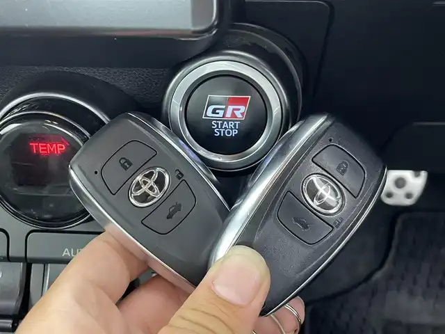 トヨタ ＧＲ８６ RZ 10thアニバーサリーLTD 群馬県 2023(令5)年 2.2万km フレイムオレンジ 特別仕様車　10thアニバーサリーリミテッド/＝＝＝＝＝＝/TOMSエアロ（フロント/トランク）/社外エクリプスナビ（AVN-LS02W)/・CD/DVD/Bluetooth/フルセグTV/バックカメラ/ハーフレザーシート/シートヒーター /クルーズコントロール/左右独立温度コントロールフルオートエアコン/Bi-Beam LEDヘッドランプ/（オートレベリング機能付＋LEDクリアランスランプ＋LEDターンランプ）/Rフォグランプ /マクファーソンストラット式フロントサスペンション/ダブルウィッシュボーン式リヤサスペンション/トルセンLSD（リミテッド・スリップ・デフ）/純正18インチアルミホイール/スマートキー /ETC/自動防眩ミラー