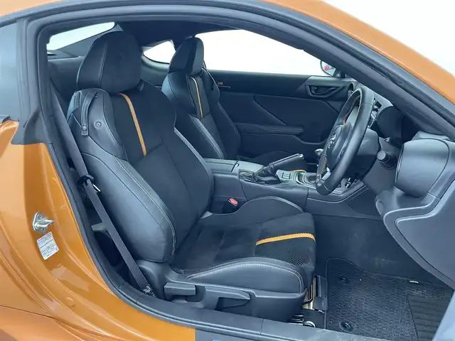 トヨタ ＧＲ８６ RZ 10thアニバーサリーLTD 群馬県 2023(令5)年 2.2万km フレイムオレンジ 特別仕様車　10thアニバーサリーリミテッド/＝＝＝＝＝＝/TOMSエアロ（フロント/トランク）/社外エクリプスナビ（AVN-LS02W)/・CD/DVD/Bluetooth/フルセグTV/バックカメラ/ハーフレザーシート/シートヒーター /クルーズコントロール/左右独立温度コントロールフルオートエアコン/Bi-Beam LEDヘッドランプ/（オートレベリング機能付＋LEDクリアランスランプ＋LEDターンランプ）/Rフォグランプ /マクファーソンストラット式フロントサスペンション/ダブルウィッシュボーン式リヤサスペンション/トルセンLSD（リミテッド・スリップ・デフ）/純正18インチアルミホイール/スマートキー /ETC/自動防眩ミラー