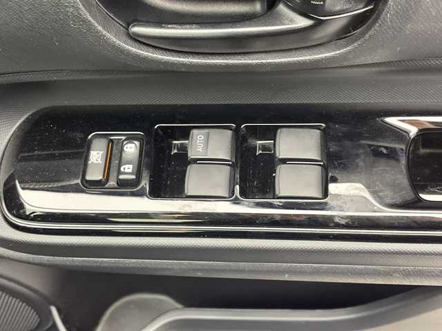 トヨタ アクア S スタイルブラック 千葉県 2017(平29)年 5.2万km ダークブルーマイカ 衝突軽減/純正ナビ/バックカメラ/ドラレコ/純正ＳＤナビゲーション/バックカメラ/ドライブレコーダー/プッシュスタート/スマートキー/スペアキー/オートライト/ＬＥＤライト/フォグライト/ＥＴＣ/純正フロアマット