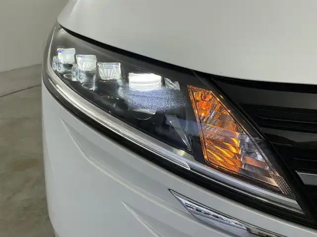 日産 ノート X 群馬県 2024(令6)年 0.3万km ピュアホワイトパール 禁煙車　純正９型ナビ（Bluetooth、SD、フルセグ、アップルカープレイ）バックカメラ　オートマチックハイビーム　標識認識機能　コーナーセンサー　LEDヘッドライト　電動パーキング　スマートキー