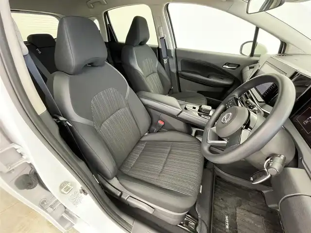日産 ノート X 群馬県 2024(令6)年 0.3万km ピュアホワイトパール 禁煙車　純正９型ナビ（Bluetooth、SD、フルセグ、アップルカープレイ）バックカメラ　オートマチックハイビーム　標識認識機能　コーナーセンサー　LEDヘッドライト　電動パーキング　スマートキー