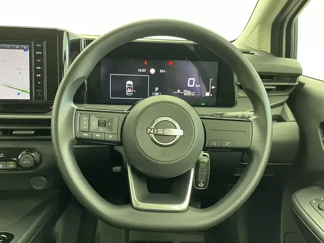 日産 ノート X 群馬県 2024(令6)年 0.3万km ピュアホワイトパール 禁煙車　純正９型ナビ（Bluetooth、SD、フルセグ、アップルカープレイ）バックカメラ　オートマチックハイビーム　標識認識機能　コーナーセンサー　LEDヘッドライト　電動パーキング　スマートキー