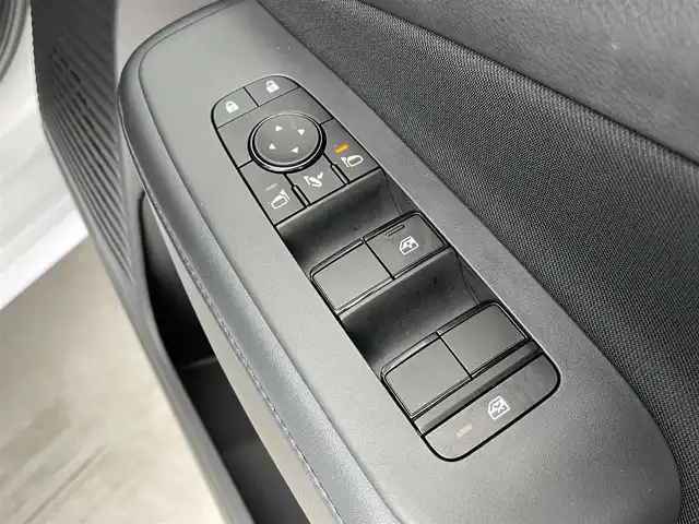 日産 ノート X 群馬県 2024(令6)年 0.3万km ピュアホワイトパール 禁煙車　純正９型ナビ（Bluetooth、SD、フルセグ、アップルカープレイ）バックカメラ　オートマチックハイビーム　標識認識機能　コーナーセンサー　LEDヘッドライト　電動パーキング　スマートキー