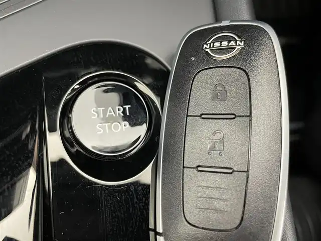 日産 ノート X 群馬県 2024(令6)年 0.3万km ピュアホワイトパール 禁煙車　純正９型ナビ（Bluetooth、SD、フルセグ、アップルカープレイ）バックカメラ　オートマチックハイビーム　標識認識機能　コーナーセンサー　LEDヘッドライト　電動パーキング　スマートキー