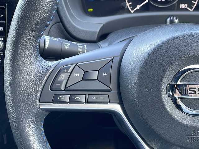 日産 ノート e－パワーオーテック 道東・釧路十勝 2019(令1)年 6.8万km オーロラフレアブルーパール 純正SDナビ/・フルセグ/CD/DVD/BT/AUX/ラジオ/アラウンドビューモニター/デジタルインナーミラー/エマージェンシーブレーキ/車線逸脱警報/ハイビームアシスト/運転席アームレスト/ステアリングスイッチ/プッシュスタート/スマートキー/純正フロアマット/ドアバイザー/2025年製サマータイヤ装着