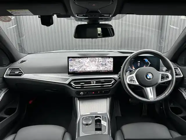 ＢＭＷ ＢＭＷ ３２０ｄ xDrive ツーリング Mスポーツ 福島県 2024(令6)年 1.2万km グレー ハンズ・オフ・アシスト/BMWヘッドアップ・ディスプレイ/アクティブ・クルーズ・コントロール（ストップ&ゴー機能付）/ステアリング&レーン・コントロール・アシスト/レーン・ディパーチャー・ウォーニング/レーン・キーピング・アシスト/レーン・チェンジ・ウォーニング/クロス・トラフィック・ウォーニング（フロント&リヤ）/クロスロード・ウォーニング/ワイヤレス・チャージング/ヴァーネスカ・レザー/パワーシート(前席)/シートヒーター(前席)/パワーリアゲート/フットオープナー/純正HDDナビ(BT/USB/Type-C)/360°カメラ/バックカメラ/純正19AW/ドライブレコーダー(前後)/ミラー一体型ETC