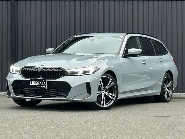 ＢＭＷ ＢＭＷ ３２０ｄ xDrive ツーリング Mスポーツ 福島県 2024(令6)年 1.2万km グレー ハンズ・オフ・アシスト/BMWヘッドアップ・ディスプレイ/アクティブ・クルーズ・コントロール（ストップ&ゴー機能付）/ステアリング&レーン・コントロール・アシスト/レーン・ディパーチャー・ウォーニング/レーン・キーピング・アシスト/レーン・チェンジ・ウォーニング/クロス・トラフィック・ウォーニング（フロント&リヤ）/クロスロード・ウォーニング/ワイヤレス・チャージング/ヴァーネスカ・レザー/パワーシート(前席)/シートヒーター(前席)/パワーリアゲート/フットオープナー/純正HDDナビ(BT/USB/Type-C)/360°カメラ/バックカメラ/純正19AW/ドライブレコーダー(前後)/ミラー一体型ETC