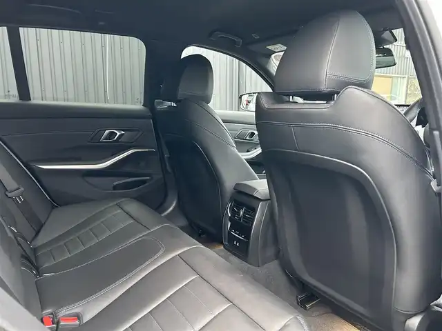 ＢＭＷ ＢＭＷ ３２０ｄ xDrive ツーリング Mスポーツ 福島県 2024(令6)年 1.2万km グレー ハンズ・オフ・アシスト/BMWヘッドアップ・ディスプレイ/アクティブ・クルーズ・コントロール（ストップ&ゴー機能付）/ステアリング&レーン・コントロール・アシスト/レーン・ディパーチャー・ウォーニング/レーン・キーピング・アシスト/レーン・チェンジ・ウォーニング/クロス・トラフィック・ウォーニング（フロント&リヤ）/クロスロード・ウォーニング/ワイヤレス・チャージング/ヴァーネスカ・レザー/パワーシート(前席)/シートヒーター(前席)/パワーリアゲート/フットオープナー/純正HDDナビ(BT/USB/Type-C)/360°カメラ/バックカメラ/純正19AW/ドライブレコーダー(前後)/ミラー一体型ETC