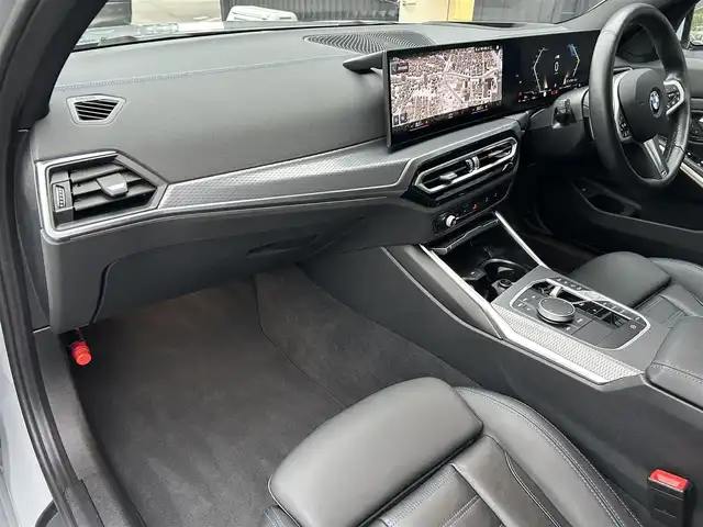 ＢＭＷ ＢＭＷ ３２０ｄ xDrive ツーリング Mスポーツ 福島県 2024(令6)年 1.2万km グレー ハンズ・オフ・アシスト/BMWヘッドアップ・ディスプレイ/アクティブ・クルーズ・コントロール（ストップ&ゴー機能付）/ステアリング&レーン・コントロール・アシスト/レーン・ディパーチャー・ウォーニング/レーン・キーピング・アシスト/レーン・チェンジ・ウォーニング/クロス・トラフィック・ウォーニング（フロント&リヤ）/クロスロード・ウォーニング/ワイヤレス・チャージング/ヴァーネスカ・レザー/パワーシート(前席)/シートヒーター(前席)/パワーリアゲート/フットオープナー/純正HDDナビ(BT/USB/Type-C)/360°カメラ/バックカメラ/純正19AW/ドライブレコーダー(前後)/ミラー一体型ETC