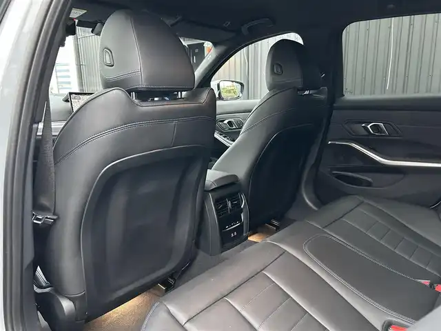 ＢＭＷ ＢＭＷ ３２０ｄ xDrive ツーリング Mスポーツ 福島県 2024(令6)年 1.2万km グレー ハンズ・オフ・アシスト/BMWヘッドアップ・ディスプレイ/アクティブ・クルーズ・コントロール（ストップ&ゴー機能付）/ステアリング&レーン・コントロール・アシスト/レーン・ディパーチャー・ウォーニング/レーン・キーピング・アシスト/レーン・チェンジ・ウォーニング/クロス・トラフィック・ウォーニング（フロント&リヤ）/クロスロード・ウォーニング/ワイヤレス・チャージング/ヴァーネスカ・レザー/パワーシート(前席)/シートヒーター(前席)/パワーリアゲート/フットオープナー/純正HDDナビ(BT/USB/Type-C)/360°カメラ/バックカメラ/純正19AW/ドライブレコーダー(前後)/ミラー一体型ETC
