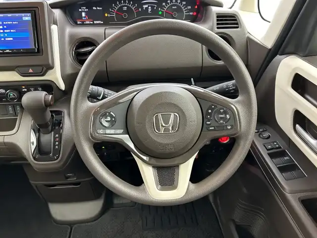 ホンダ Ｎ ＢＯＸ L 三重県 2022(令4)年 2.6万km プラチナホワイトパール /禁煙車 //社外ナビ//Bluetooth/フルセグ/iPod/CD/DVD/AM/FM//前席シートヒーター//アダプティブクルーズコントロール//バックモニター//電動パーキング//片側パワースライドドア//ホンダセンシング//LEDヘッドライト//ドライブレコーダー//衝突軽減ブレーキ//レーンキープアシスト//ETC//社外14インチAW