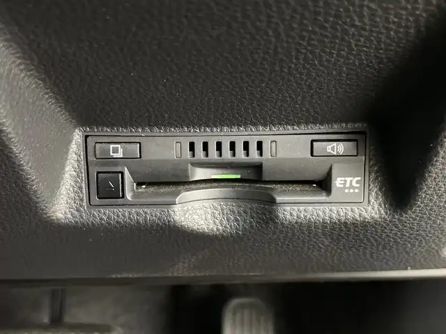 トヨタ ヤリス Z 愛知県 2021(令3)年 3.9万km ブラック 禁煙車/純正8インチナビ/（AM/FM/Bluetooth/USB)/全方位カメラ/トヨタセーフティセンス/・プリクラッシュセーフティ/・レーダークルーズコントロール/・オートマチックハイビーム/・リヤクロストラフィックアラート/・パーキングサポートブレーキ/・クリアランスソナー/・ロードサインアシスト/・レーンディパーチャーアラート/ETC/ドライブレコーダー/シートヒーター/スマートキー/プッシュスタート/LEDヘッドライト/オートライト/フロアマット/横滑り防止装置/電動格納ミラー
