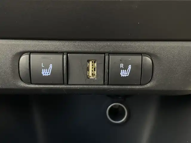 トヨタ ヤリス Z 愛知県 2021(令3)年 3.9万km ブラック 禁煙車/純正8インチナビ/（AM/FM/Bluetooth/USB)/全方位カメラ/トヨタセーフティセンス/・プリクラッシュセーフティ/・レーダークルーズコントロール/・オートマチックハイビーム/・リヤクロストラフィックアラート/・パーキングサポートブレーキ/・クリアランスソナー/・ロードサインアシスト/・レーンディパーチャーアラート/ETC/ドライブレコーダー/シートヒーター/スマートキー/プッシュスタート/LEDヘッドライト/オートライト/フロアマット/横滑り防止装置/電動格納ミラー