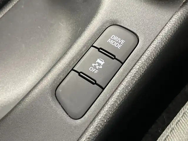 トヨタ ヤリス Z 愛知県 2021(令3)年 3.9万km ブラック 禁煙車/純正8インチナビ/（AM/FM/Bluetooth/USB)/全方位カメラ/トヨタセーフティセンス/・プリクラッシュセーフティ/・レーダークルーズコントロール/・オートマチックハイビーム/・リヤクロストラフィックアラート/・パーキングサポートブレーキ/・クリアランスソナー/・ロードサインアシスト/・レーンディパーチャーアラート/ETC/ドライブレコーダー/シートヒーター/スマートキー/プッシュスタート/LEDヘッドライト/オートライト/フロアマット/横滑り防止装置/電動格納ミラー