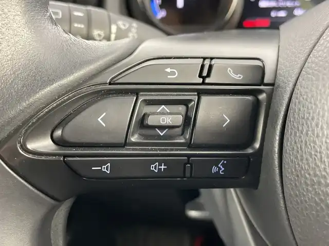 トヨタ ヤリス Z 愛知県 2021(令3)年 3.9万km ブラック 禁煙車/純正8インチナビ/（AM/FM/Bluetooth/USB)/全方位カメラ/トヨタセーフティセンス/・プリクラッシュセーフティ/・レーダークルーズコントロール/・オートマチックハイビーム/・リヤクロストラフィックアラート/・パーキングサポートブレーキ/・クリアランスソナー/・ロードサインアシスト/・レーンディパーチャーアラート/ETC/ドライブレコーダー/シートヒーター/スマートキー/プッシュスタート/LEDヘッドライト/オートライト/フロアマット/横滑り防止装置/電動格納ミラー