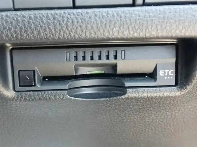 トヨタ ハリアー G 岩手県 2020(令2)年 7.8万km ホワイトパールクリスタルシャイン 4WD/純正8型ナビ/パワーバックドア/バックモニター/ビルトインETC/レーダークルーズコントロール/クリアランスソナー/セーフティセンス/・衝突被害軽減ブレーキ/・車線逸脱防止支援/・アダプティブハイビームシステム/・標識認識/LEDヘッドランプ/革巻きステアリング/ハーフレザーシート/運転席パワーシート/純正18インチアルミホイール/スマートキー/プッシュエンジンスタート/禁煙車