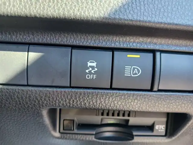 トヨタ ハリアー G 岩手県 2020(令2)年 7.8万km ホワイトパールクリスタルシャイン 4WD/純正8型ナビ/パワーバックドア/バックモニター/ビルトインETC/レーダークルーズコントロール/クリアランスソナー/セーフティセンス/・衝突被害軽減ブレーキ/・車線逸脱防止支援/・アダプティブハイビームシステム/・標識認識/LEDヘッドランプ/革巻きステアリング/ハーフレザーシート/運転席パワーシート/純正18インチアルミホイール/スマートキー/プッシュエンジンスタート/禁煙車