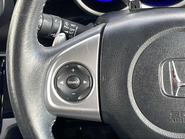 ホンダ Ｎ ＢＯＸ カスタム G ターボ Lパッケージ 山口県 2015(平27)年 8.4万km プレミアムホワイトパールⅡ (株)IDOMが運営する【じしゃロン宇部店】の自社ローン専用車両になります。こちらは現金またはオートローンご利用時の価格です。自社ローンご希望の方は別途その旨お申付け下さい。/純正ナビ　/バックモニター　/ドライブレコーダー　/チップアップシート　/ハーフレザーシート　/社外フロアマット　/両側パワースライドドア　/純正アルミホイール　/横滑り防止装置　/キセノンヘッドライト　/ＥＴＣ