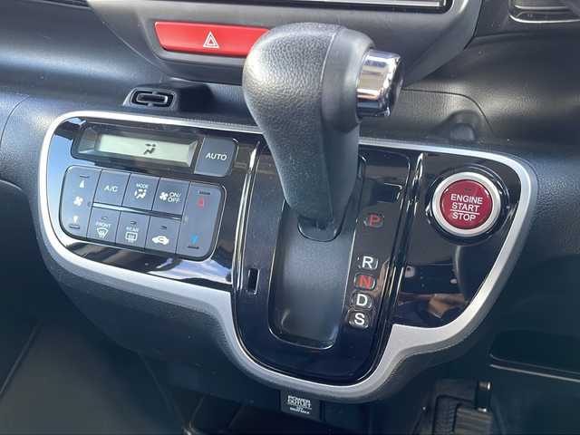 ホンダ Ｎ ＢＯＸ カスタム G ターボ Lパッケージ 山口県 2015(平27)年 8.4万km プレミアムホワイトパールⅡ (株)IDOMが運営する【じしゃロン宇部店】の自社ローン専用車両になります。こちらは現金またはオートローンご利用時の価格です。自社ローンご希望の方は別途その旨お申付け下さい。/純正ナビ　/バックモニター　/ドライブレコーダー　/チップアップシート　/ハーフレザーシート　/社外フロアマット　/両側パワースライドドア　/純正アルミホイール　/横滑り防止装置　/キセノンヘッドライト　/ＥＴＣ