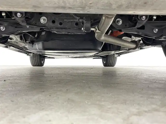 トヨタ ハリアー ハイブリッド Z レザーパッケージ 千葉県 2021(令3)年 3.2万km ホワイトパールクリスタルシャイン 禁煙車/ワンオーナー/トヨタセーフティセンス/・レーンディパーチャーアラート/・レーンキープアシスト/・プリクラッシュセーフティ/・プリクラッシュセーフティブレーキ/・ブラインドスポットモニター/・ヘッドアップディスプレイ/・クリアランスソナー/・レーダークルーズコントロール/モデリスタエアロ/JBLプレミアムサウンドシステム/パワーバックドア/デジタルインナーミラー/純正12.3インチディスプレイオーディオ/・コネクティッドナビ/・AUX/USB/Bluetooth/フルセグTV/・全方位カメラ/・ビルトインETC2.0/革巻きステアリング/・ステアリングスイッチ/・ステアリングヒーター/レザーシート/・DNパワーシート/・D席メモリ付き/・DNシートヒーター/・DNエアーシート/MT付きAT/純正フロアマット/純正19インチAW/オートライト/・オートマチックハイビーム/・LEDヘッドライト/・LEDフォグランプ