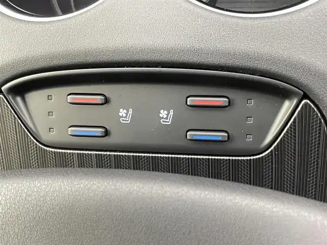 トヨタ ハリアー ハイブリッド Z レザーパッケージ 千葉県 2021(令3)年 3.2万km ホワイトパールクリスタルシャイン 禁煙車/ワンオーナー/トヨタセーフティセンス/・レーンディパーチャーアラート/・レーンキープアシスト/・プリクラッシュセーフティ/・プリクラッシュセーフティブレーキ/・ブラインドスポットモニター/・ヘッドアップディスプレイ/・クリアランスソナー/・レーダークルーズコントロール/モデリスタエアロ/JBLプレミアムサウンドシステム/パワーバックドア/デジタルインナーミラー/純正12.3インチディスプレイオーディオ/・コネクティッドナビ/・AUX/USB/Bluetooth/フルセグTV/・全方位カメラ/・ビルトインETC2.0/革巻きステアリング/・ステアリングスイッチ/・ステアリングヒーター/レザーシート/・DNパワーシート/・D席メモリ付き/・DNシートヒーター/・DNエアーシート/MT付きAT/純正フロアマット/純正19インチAW/オートライト/・オートマチックハイビーム/・LEDヘッドライト/・LEDフォグランプ