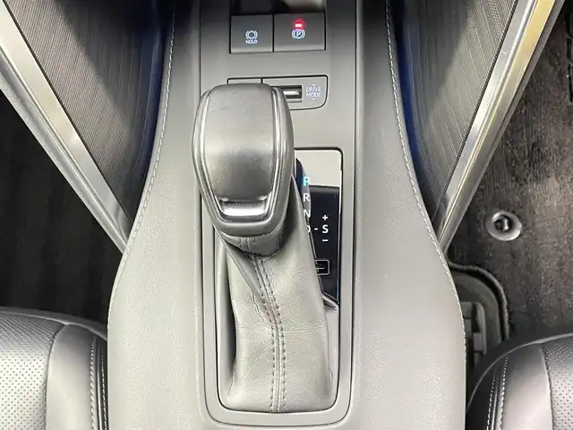 トヨタ ハリアー ハイブリッド Z レザーパッケージ 千葉県 2021(令3)年 3.2万km ホワイトパールクリスタルシャイン 禁煙車/ワンオーナー/トヨタセーフティセンス/・レーンディパーチャーアラート/・レーンキープアシスト/・プリクラッシュセーフティ/・プリクラッシュセーフティブレーキ/・ブラインドスポットモニター/・ヘッドアップディスプレイ/・クリアランスソナー/・レーダークルーズコントロール/モデリスタエアロ/JBLプレミアムサウンドシステム/パワーバックドア/デジタルインナーミラー/純正12.3インチディスプレイオーディオ/・コネクティッドナビ/・AUX/USB/Bluetooth/フルセグTV/・全方位カメラ/・ビルトインETC2.0/革巻きステアリング/・ステアリングスイッチ/・ステアリングヒーター/レザーシート/・DNパワーシート/・D席メモリ付き/・DNシートヒーター/・DNエアーシート/MT付きAT/純正フロアマット/純正19インチAW/オートライト/・オートマチックハイビーム/・LEDヘッドライト/・LEDフォグランプ